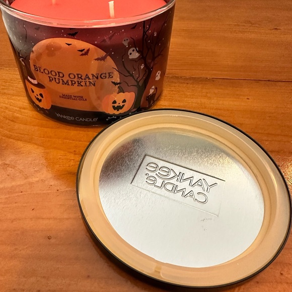 New 3 Wick Yankee Candle Blood Orange Pumpkin Halloween 18oz Fall Home D… - Picture 4 of 7
